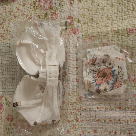 NEW VICTORIA'S SECRET DREAM ANGELS EMBROIDERED SET - Picture 8 of 11